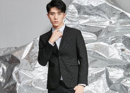 拒绝呆板无趣，时尚西装打破单一搭配(图2)