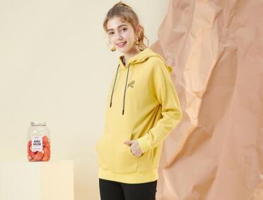 告别乏味穿搭，解锁秋冬新潮流！(图4)