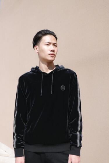 一件男装卫衣在手，凹造型保温暖都有(图1)